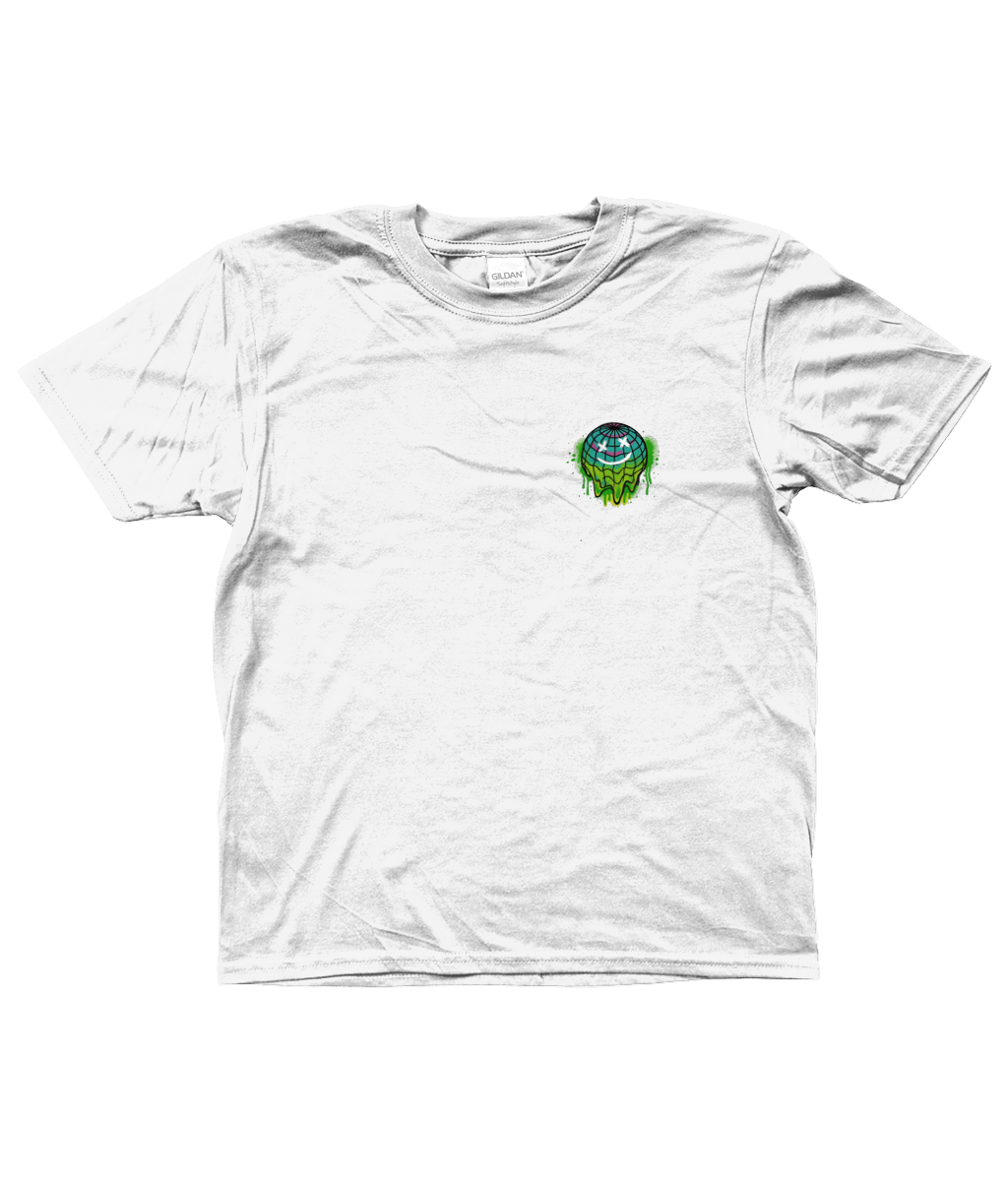 Wit kindershirt met klein logo van Freerun Achterhoek op de linkerborst